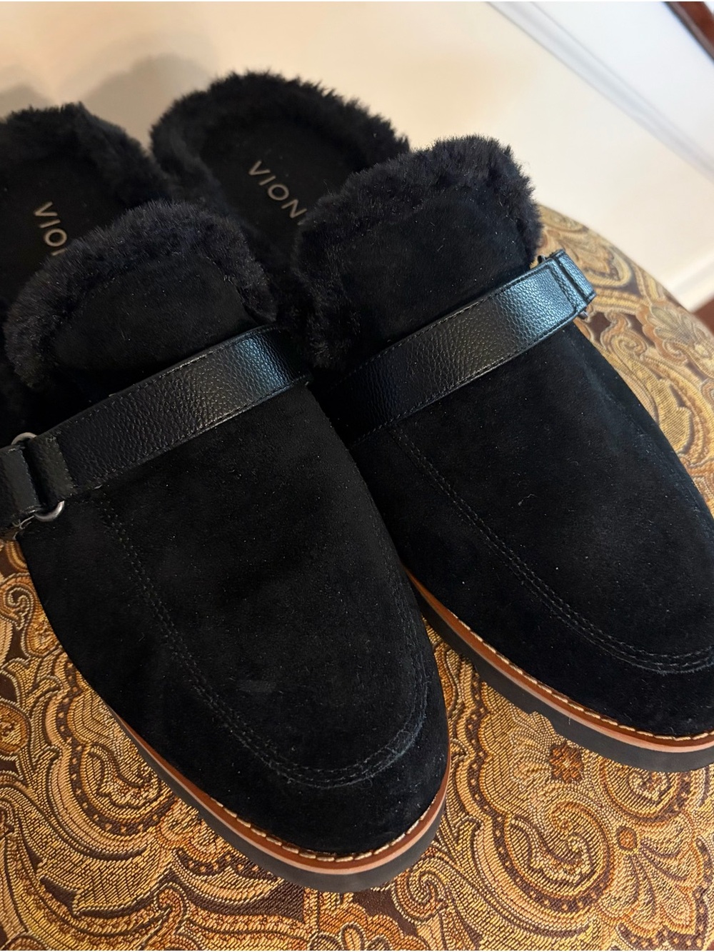 Vionic Women’s Kailen Mule, Black Suede Shearling-Lined Slip-On Loafer